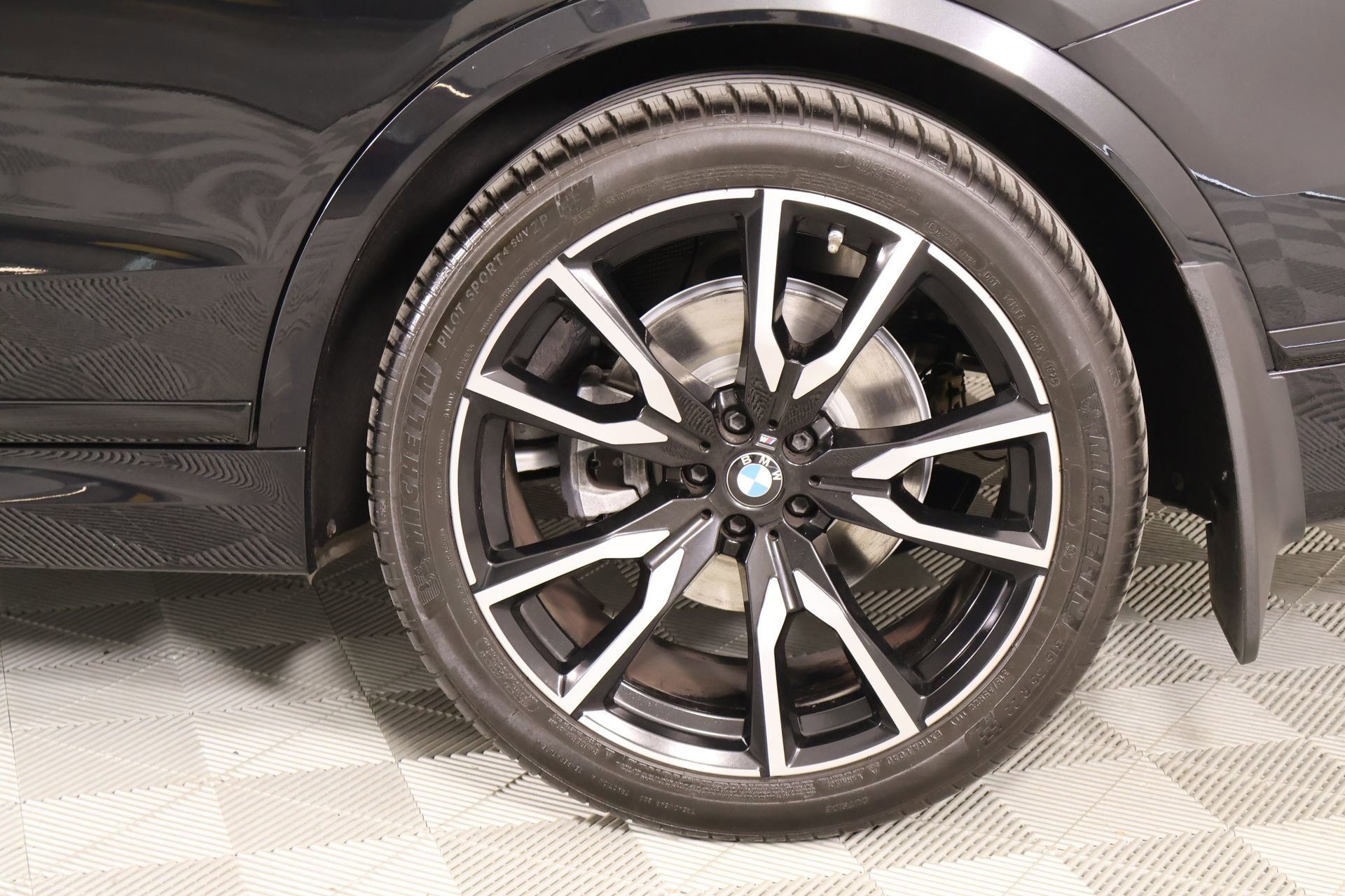 Used 2022 BMW X7 xDrive40i w/ M Sport Package AWD/4WD image 22
