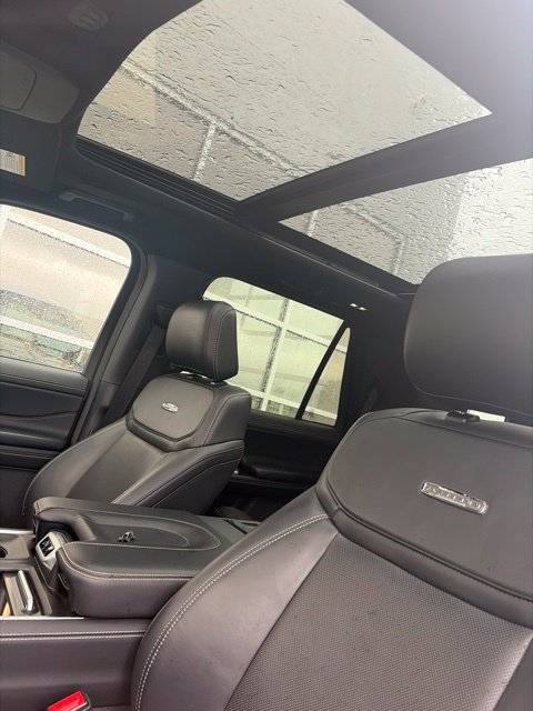 Used 2025 Ford Expedition Platinum w/ Stealth Performance Package AWD/4WD image 17
