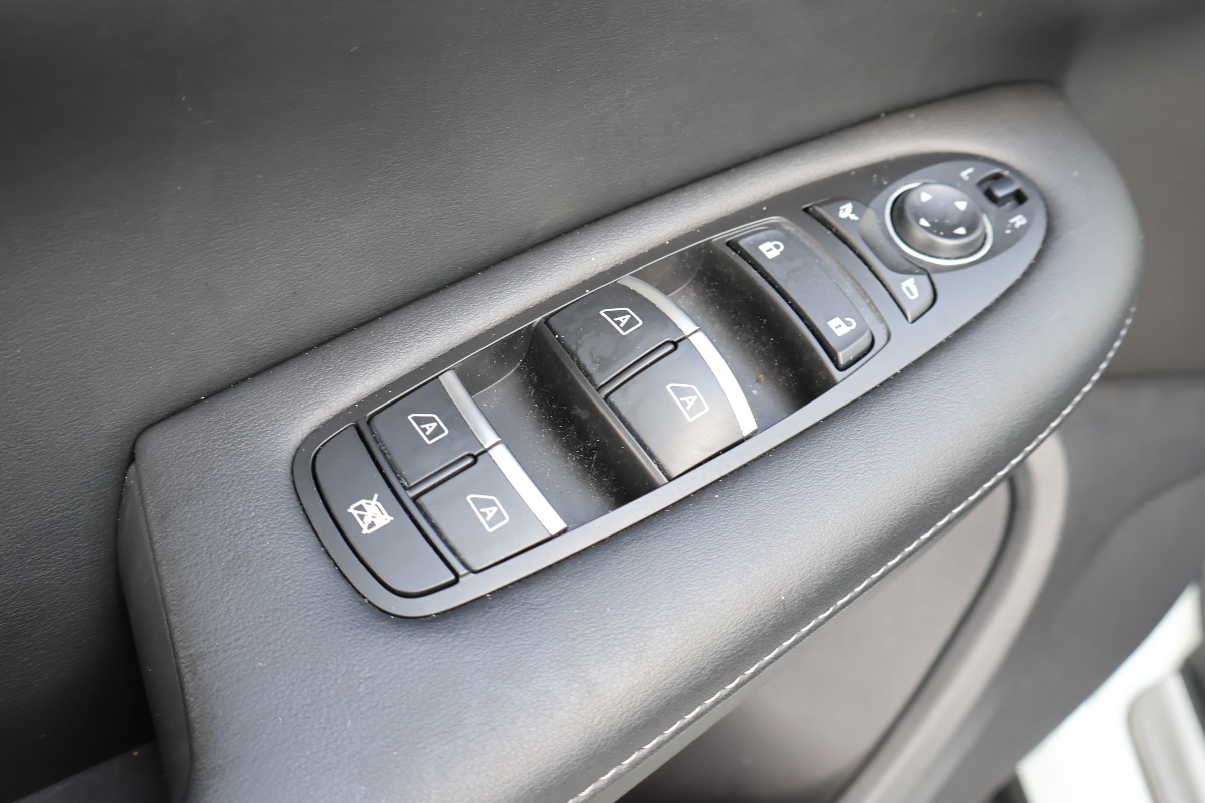 Certified 2023 INFINITI QX50 Luxe FWD image 16