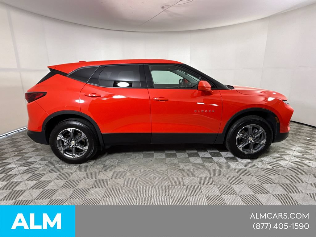 Used 2025 Chevrolet Blazer LT FWD image 5