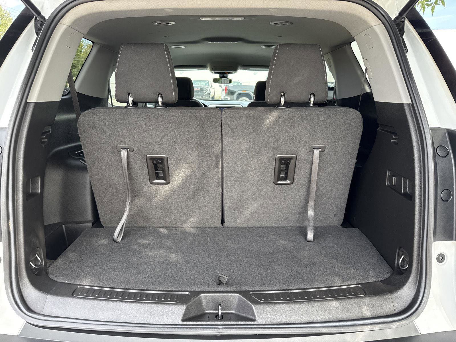 Used 2023 GMC Acadia SLE image 15