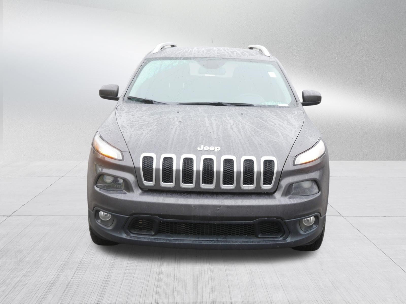 Used 2017 Jeep Cherokee Latitude AWD/4WD image 2