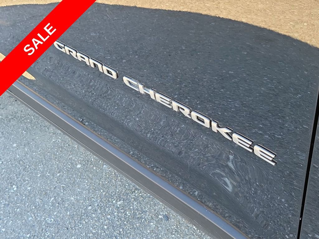 New 2025 Jeep Grand Cherokee Laredo w/ Luxury Tech Group I image 40