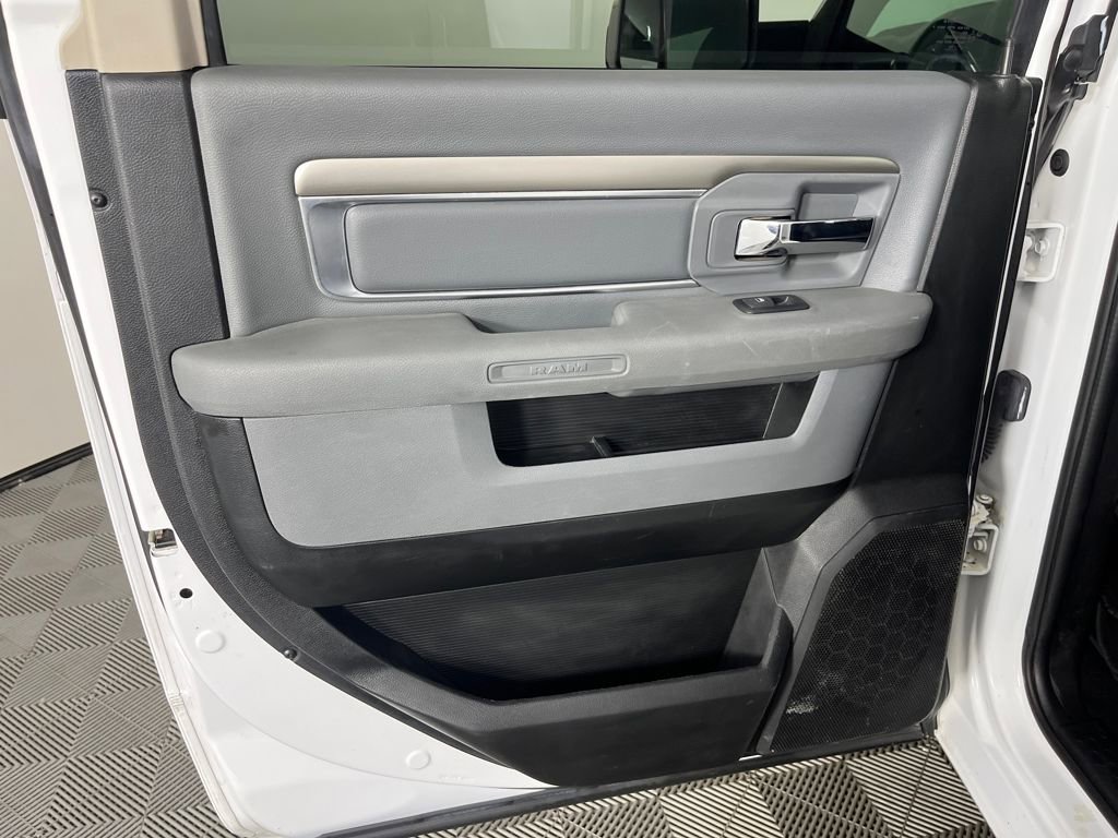 Used 2020 RAM 1500 Classic SLT image 12