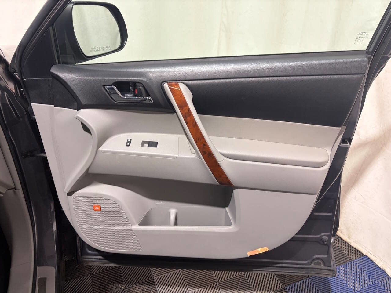 Used 2012 Toyota Highlander Limited w/ Tow Pkg image 11