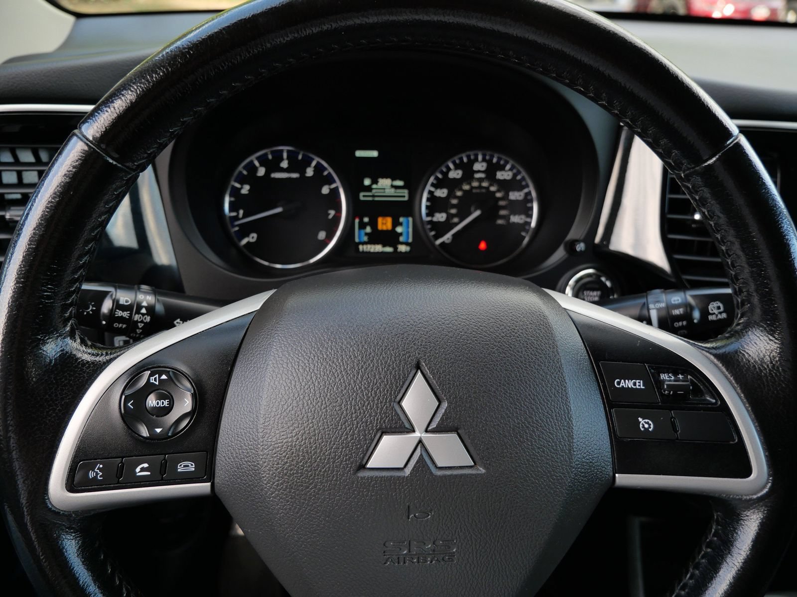 Used 2015 Mitsubishi Outlander SE AWD/4WD image 23