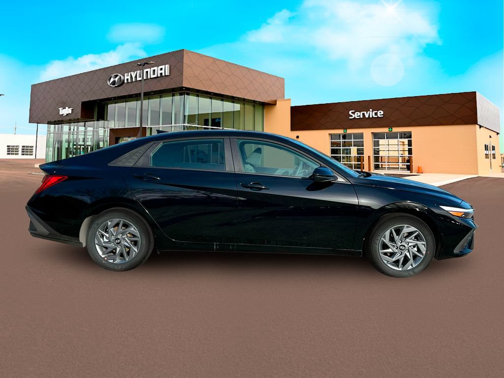 New 2025 Hyundai Elantra SEL FWD image 9