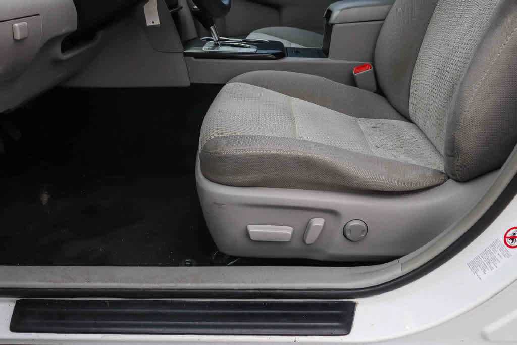 Used 2012 Toyota Camry LE FWD image 19