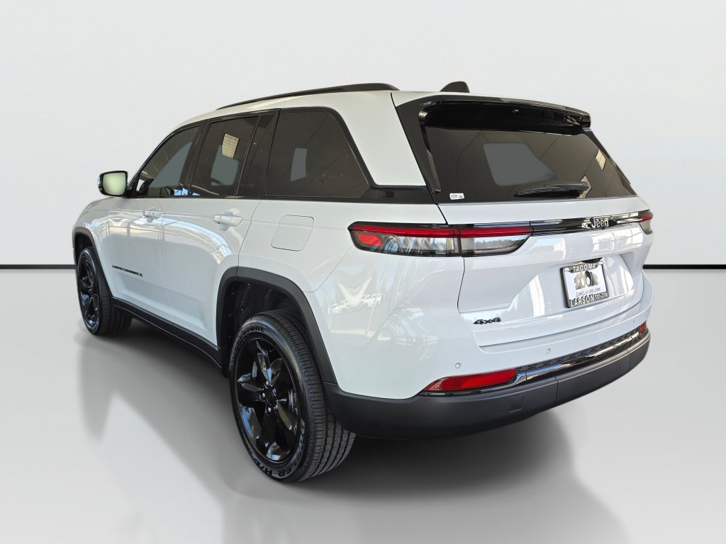 Used 2023 Jeep Grand Cherokee Altitude AWD/4WD image 3