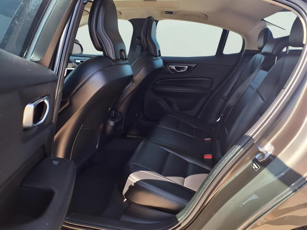 Used 2021 Volvo S60 T5 Momentum image 14