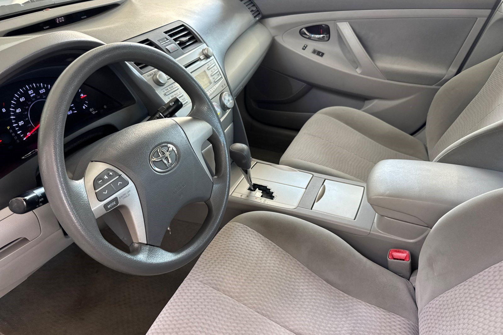 Used 2010 Toyota Camry LE FWD image 11