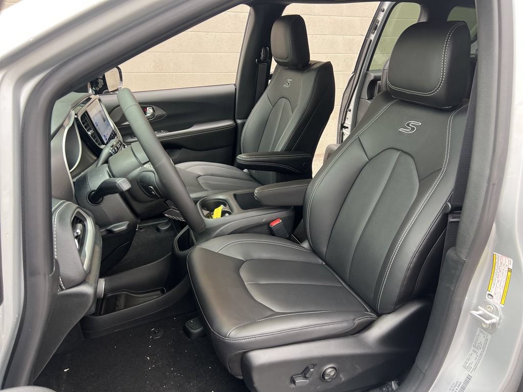 New 2026 Chrysler Pacifica Select w/ S Appearance Package FWD image 20