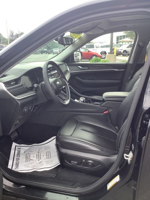Certified 2023 Jeep Grand Cherokee Limited AWD/4WD image 22