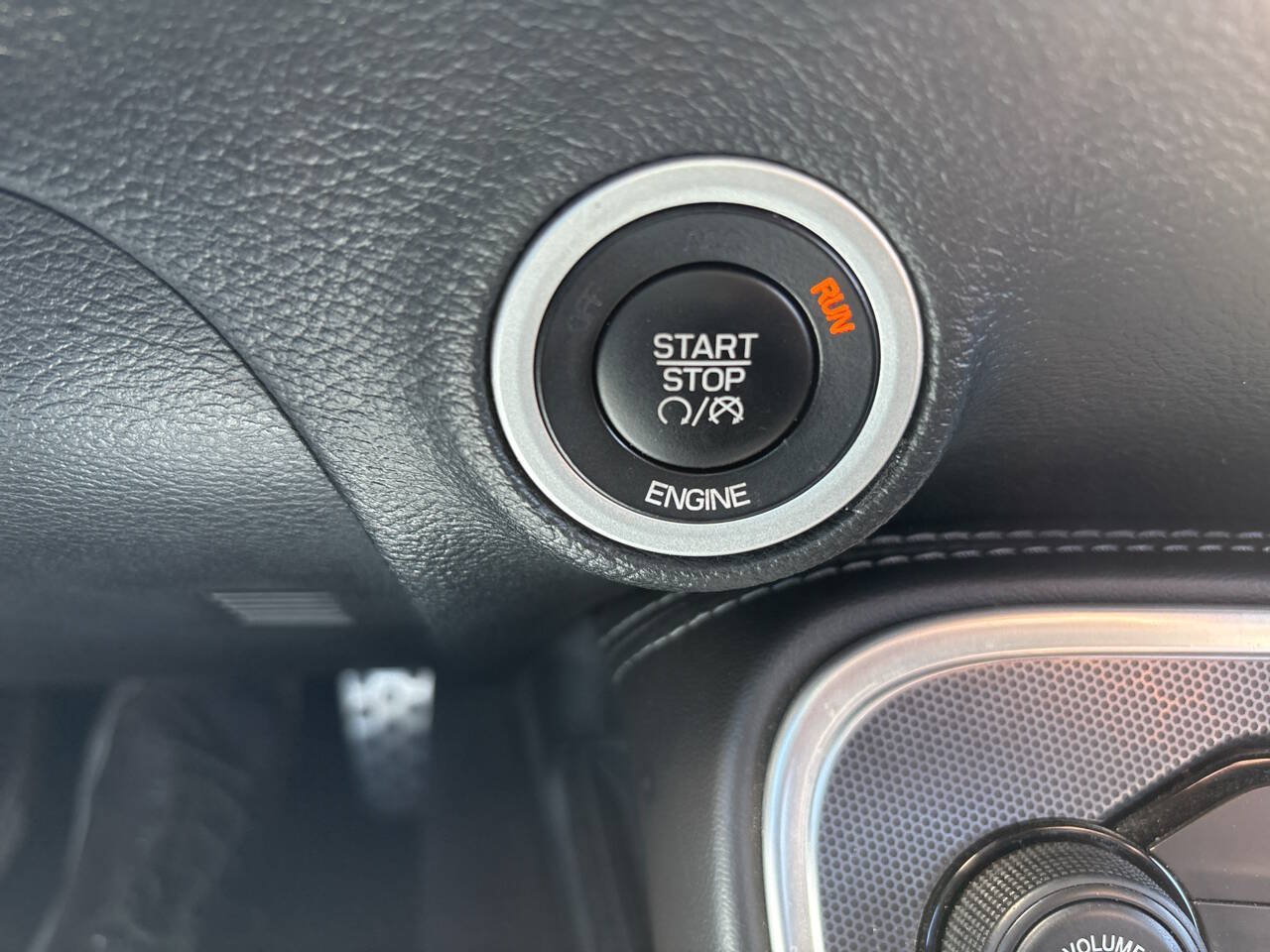 Used 2015 Dodge Challenger R/T Plus RWD image 20