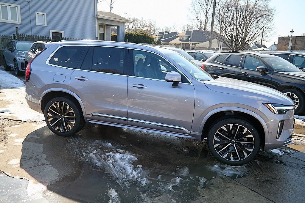 New 2026 Volvo XC90 B6 Plus w/ Protection Package image 9