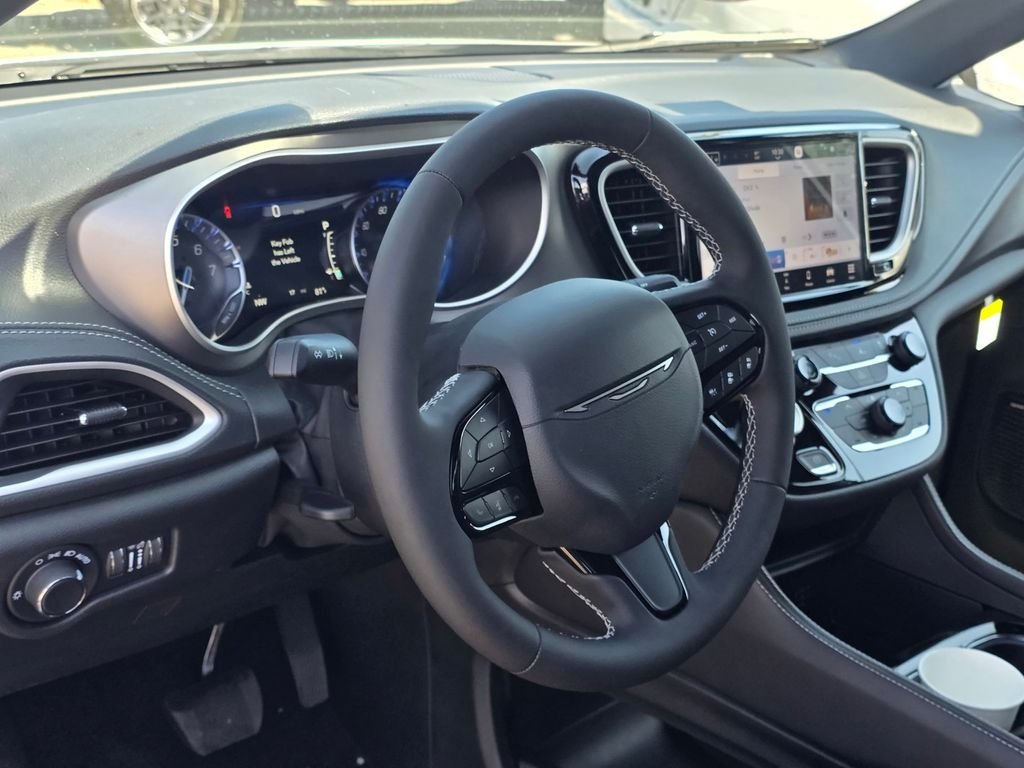 New 2027 Chrysler Pacifica Limited w/ Family Tech Group FWD image 7