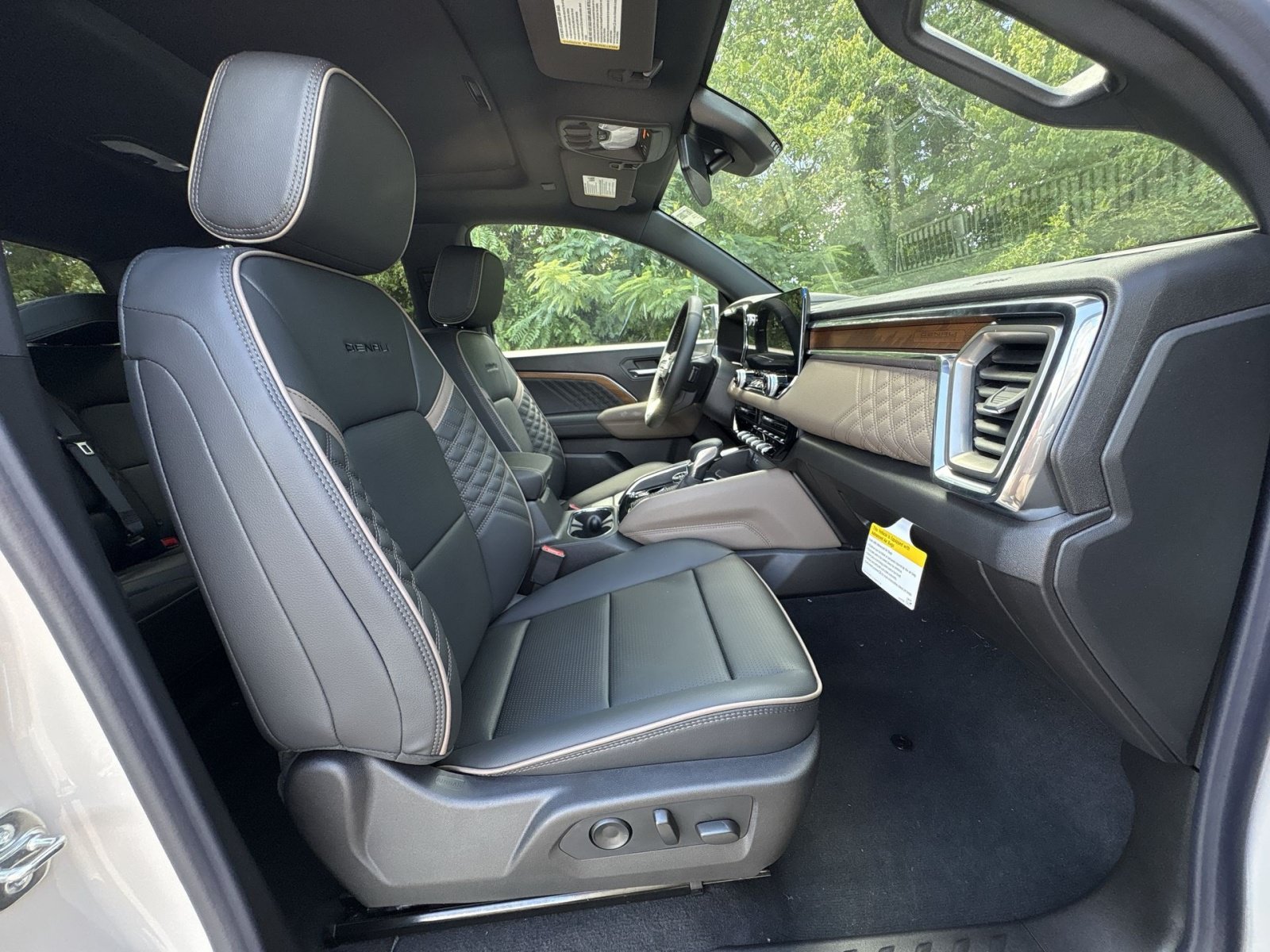 New 2026 GMC Canyon Denali w/ LPO, Black Badging Package AWD/4WD image 27