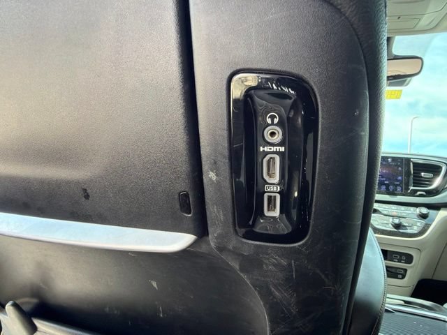 Used 2017 Chrysler Pacifica Touring-L Plus w/ Advanced Safetytec Group FWD image 20