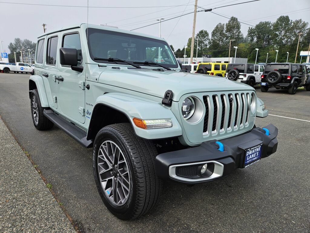 Used 2023 Jeep Wrangler Unlimited Sahara w/ Cold Weather Group AWD/4WD image 7