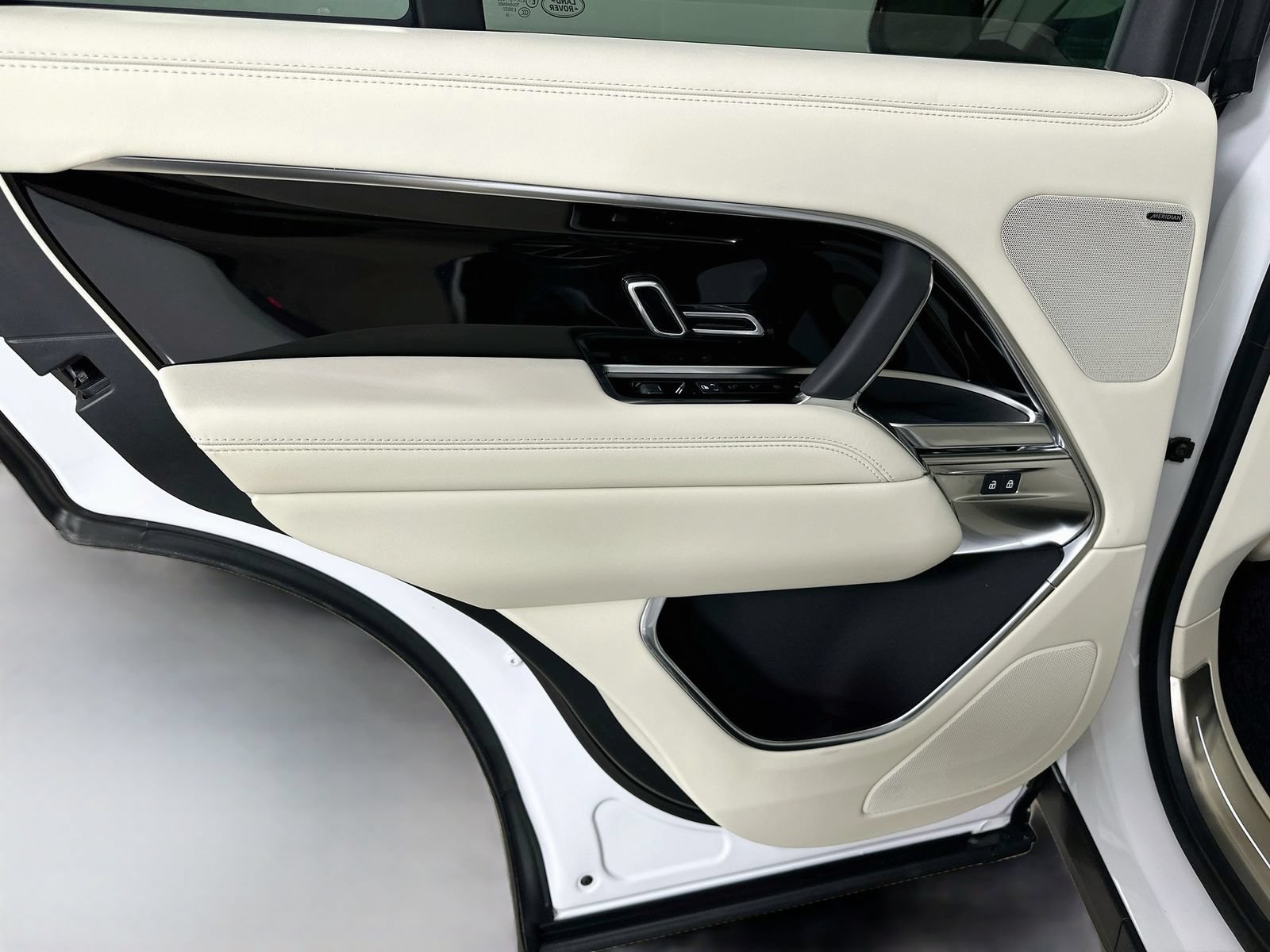 New 2026 Land Rover Range Rover SE AWD/4WD image 34