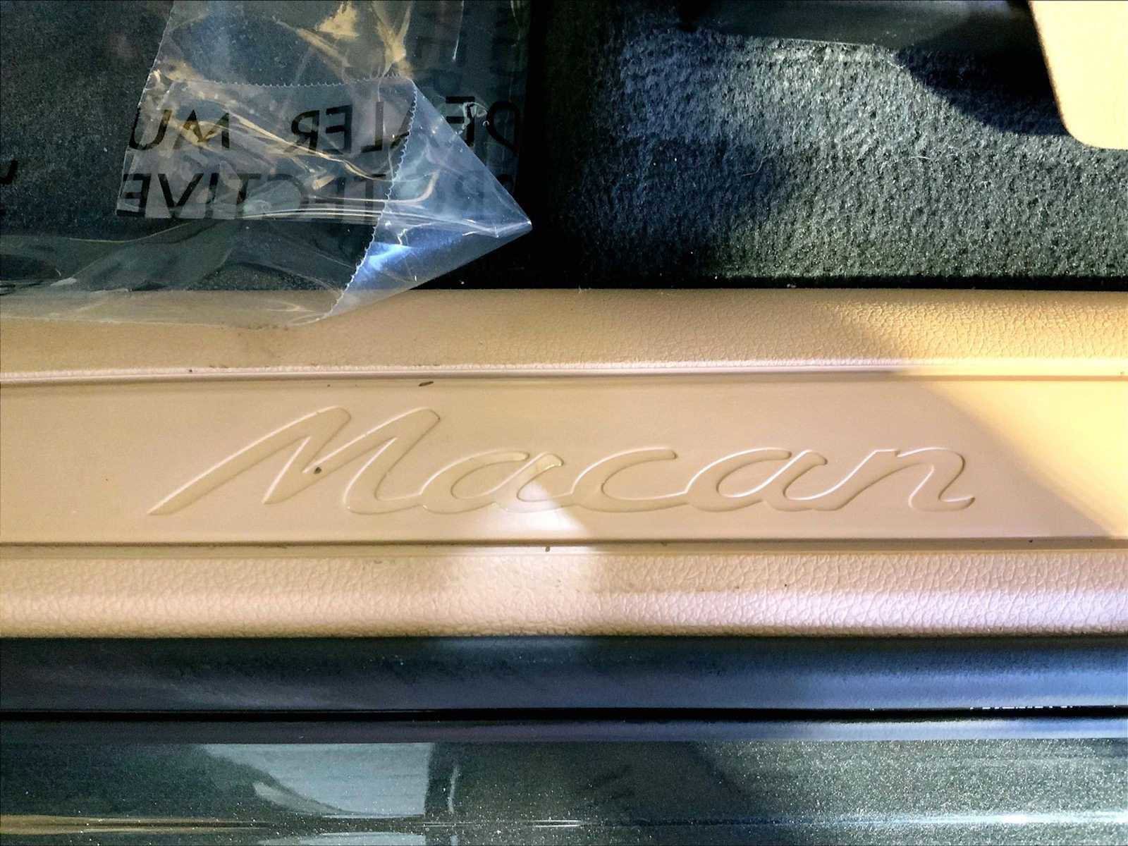 Certified 2020 Porsche Macan AWD/4WD image 19