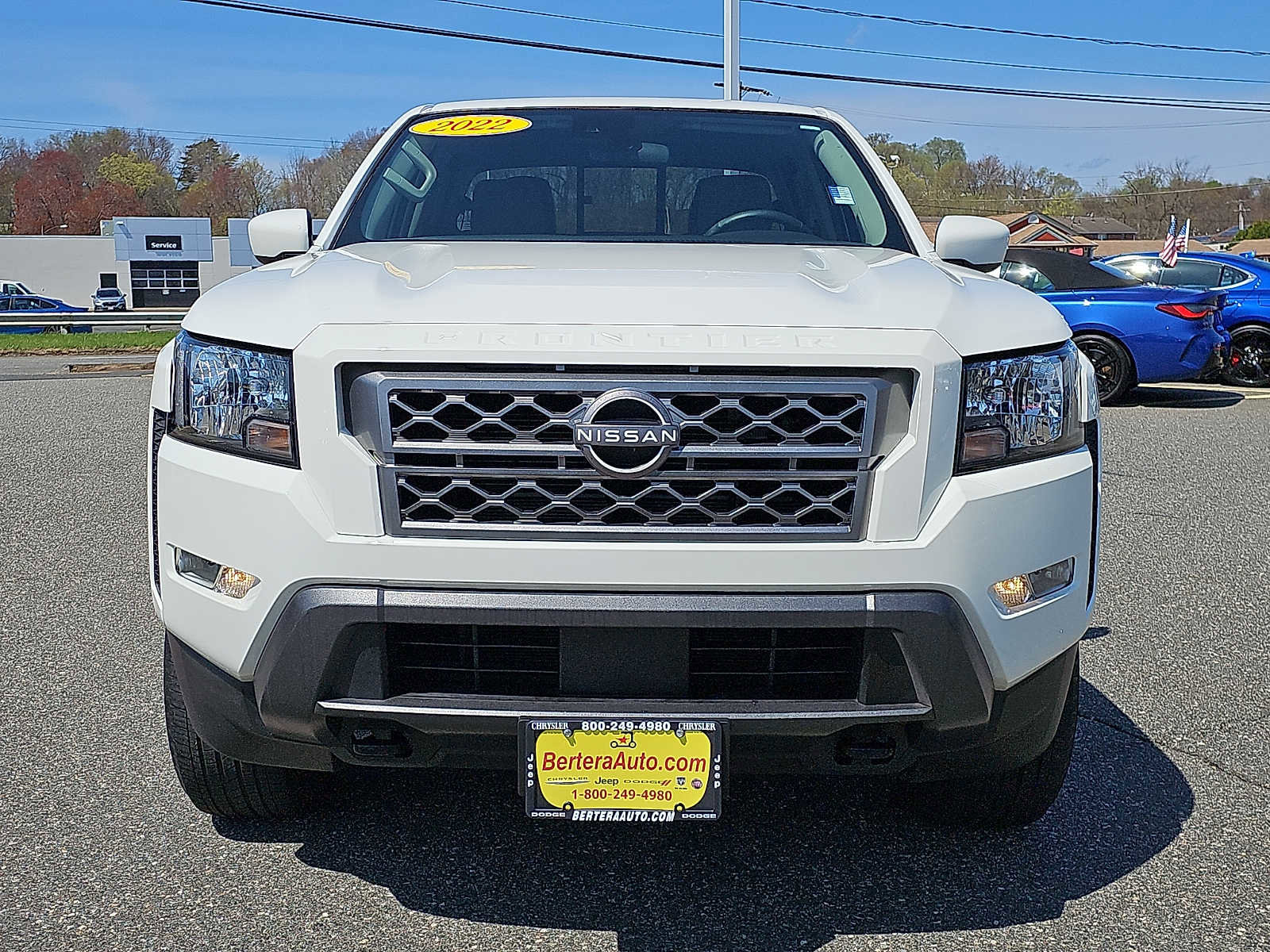 Used 2022 Nissan Frontier SV image 2