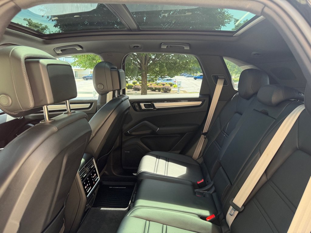 Used 2023 Porsche Cayenne Platinum Edition AWD/4WD image 93