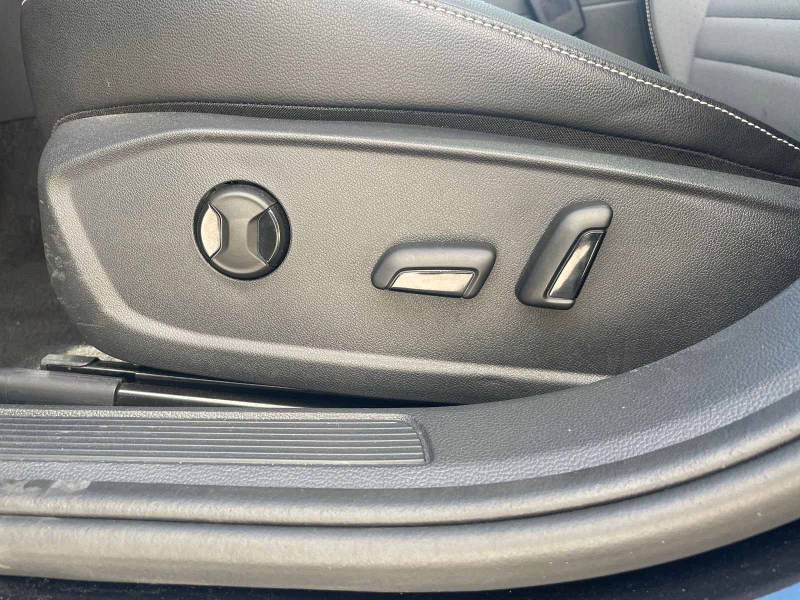 Used 2025 Volkswagen Jetta SE image 22