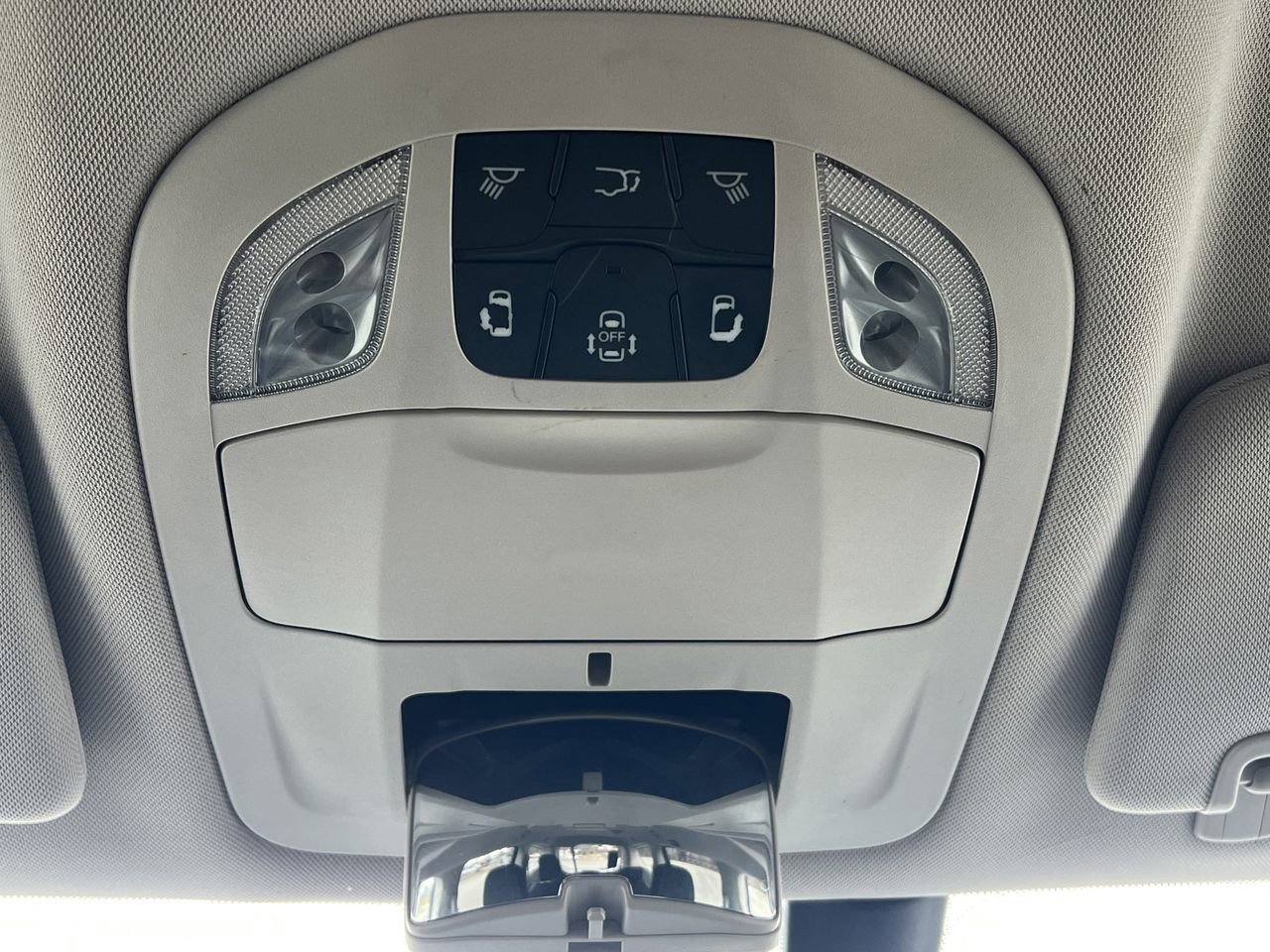 Used 2018 Chrysler Pacifica Touring Plus w/ Tire & Wheel Group image 17