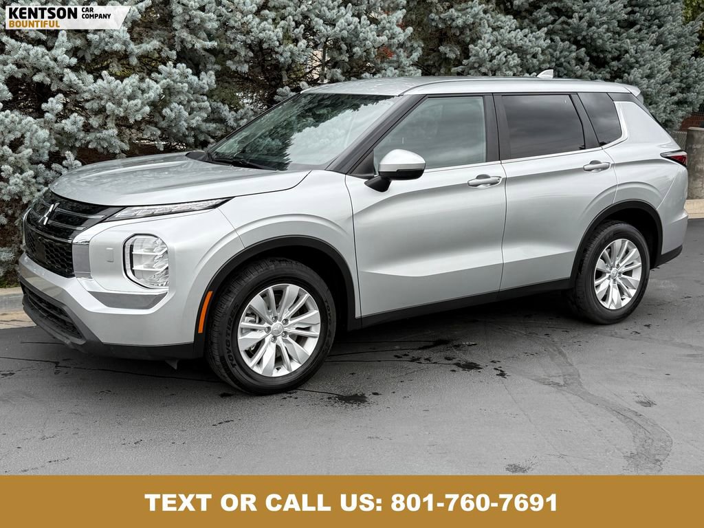 Used 2025 Mitsubishi Outlander ES image 1