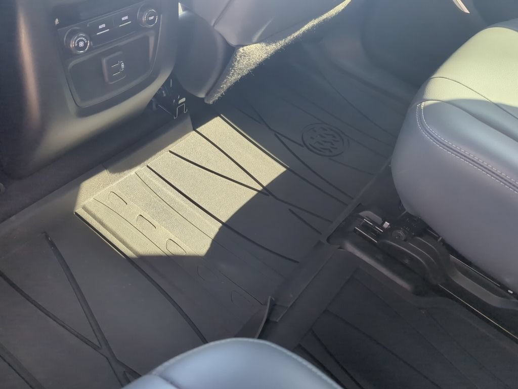 Used 2023 Buick Enclave Essence w/ Sport Touring Edition FWD image 21