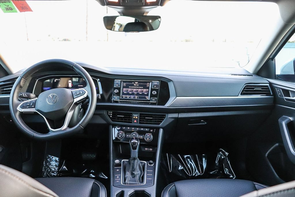 Used 2023 Volkswagen Jetta SE FWD image 14
