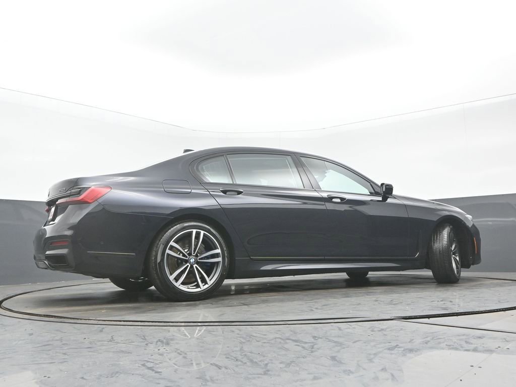 Used 2022 BMW 740i xDrive w/ M Sport Package image 33