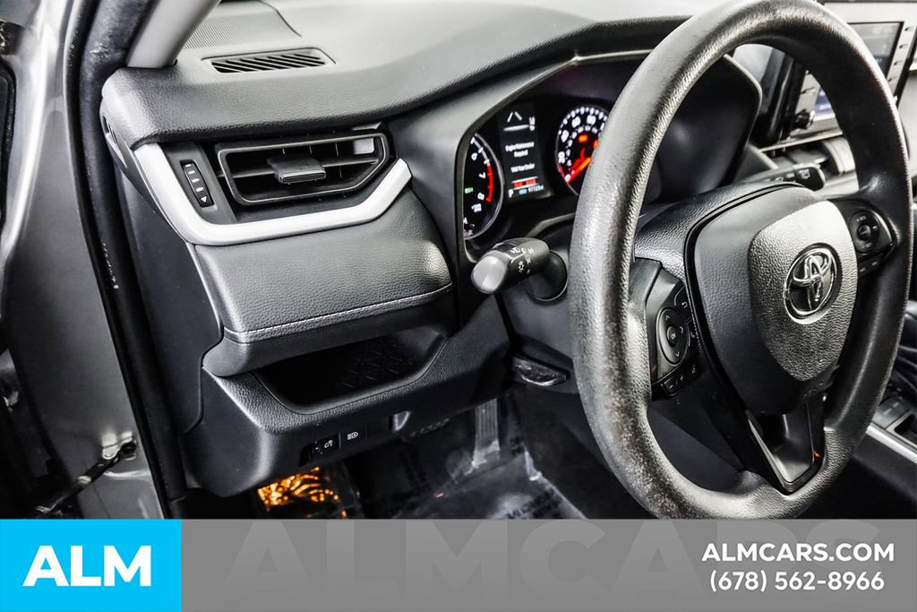 Used 2020 Toyota RAV4 LE FWD image 31