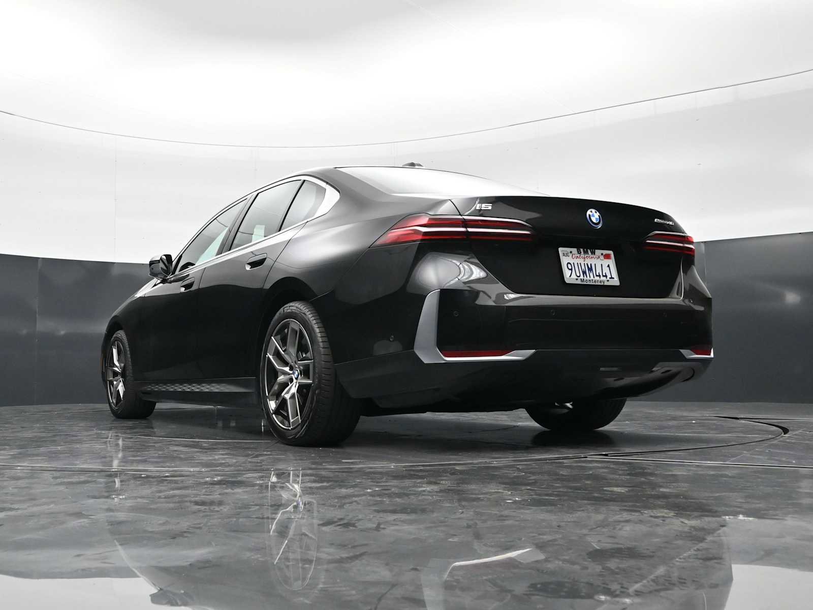 Used 2026 BMW i5 eDrive40 w/ Executive Package RWD image 31