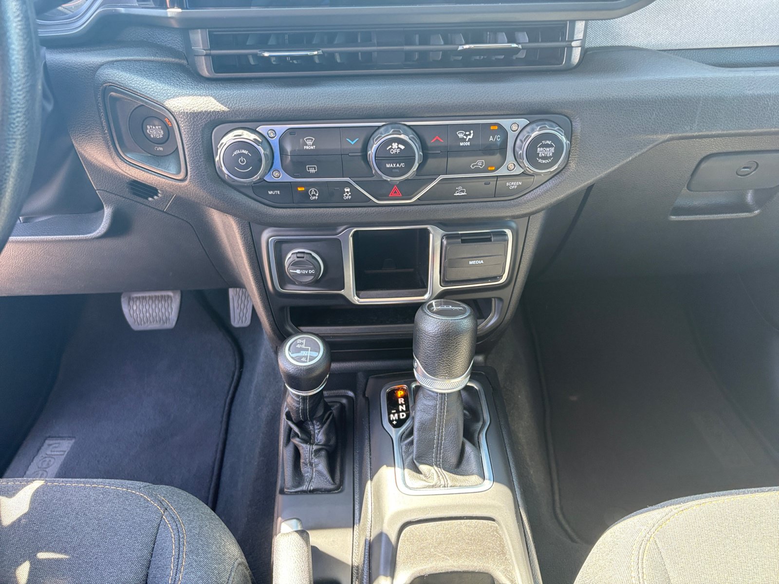 Used 2024 Jeep Gladiator Sport AWD/4WD image 18