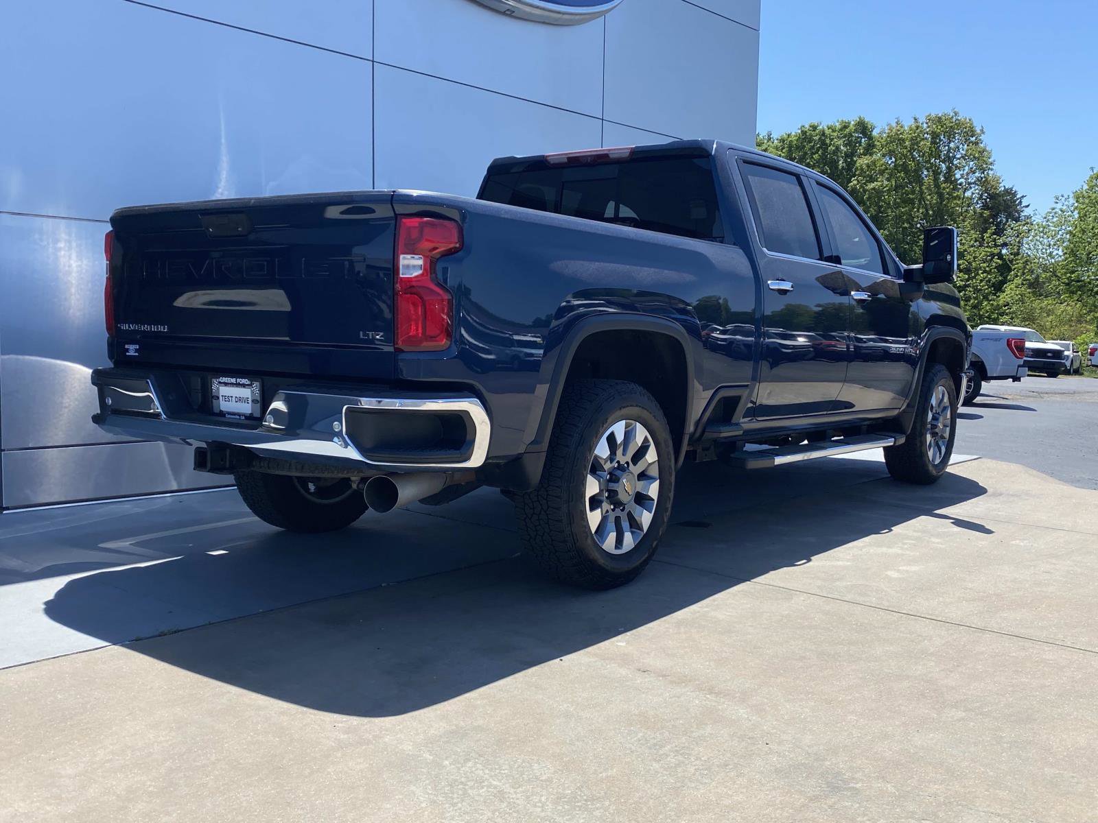 Used 2022 Chevrolet Silverado 2500 LTZ w/ LTZ Premium Package AWD/4WD image 4