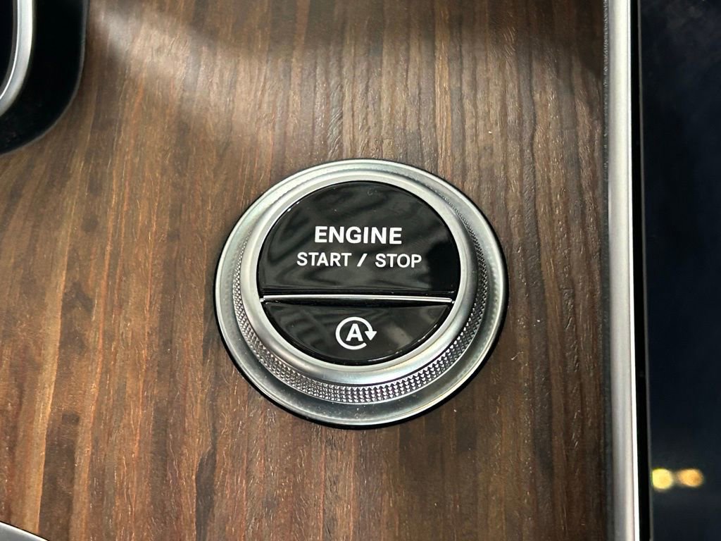 Used 2025 Mercedes-Benz C 300 4MATIC Sedan image 47