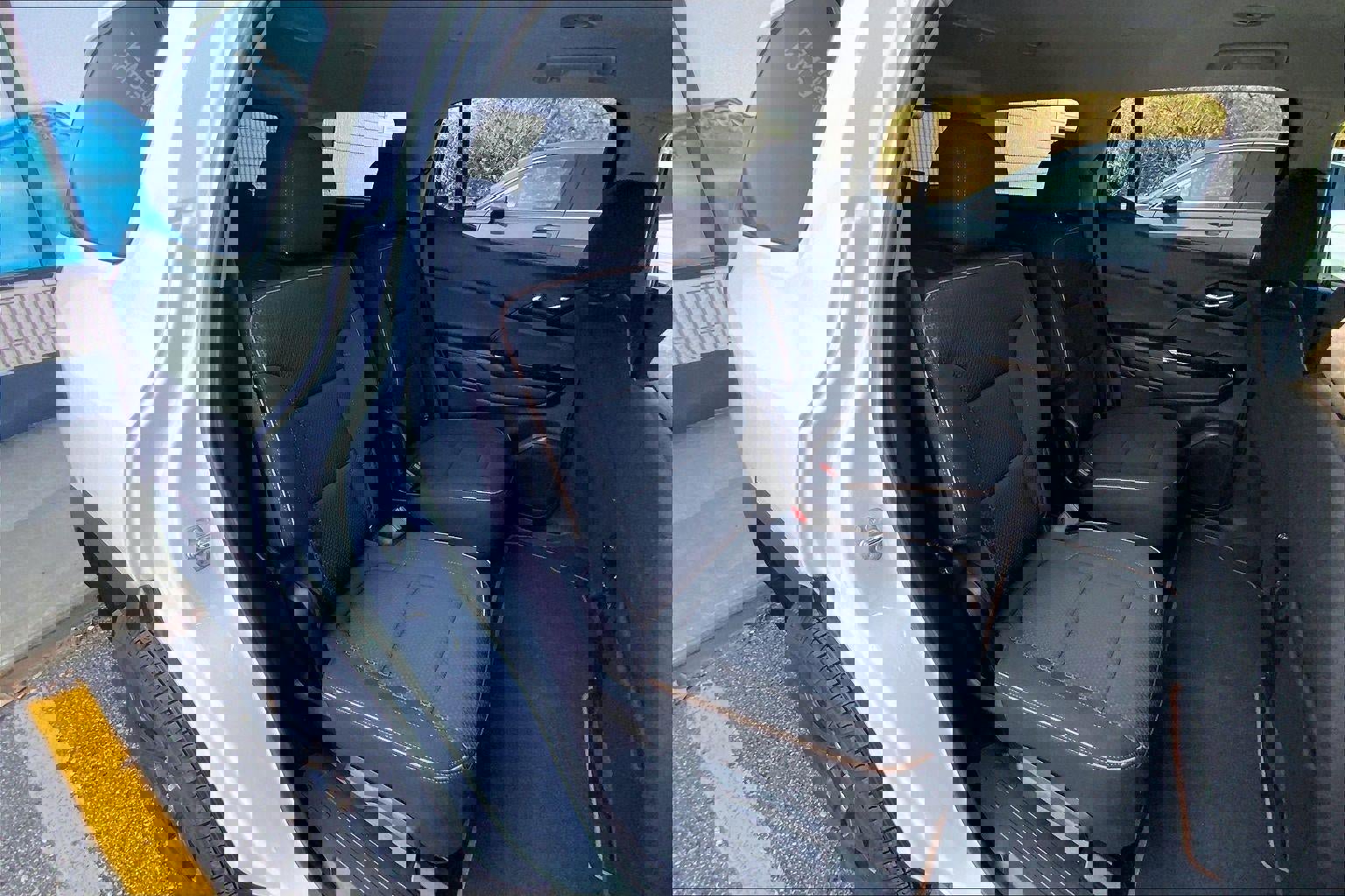 Used 2023 GMC Acadia AT4 image 23