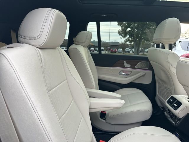 Used 2025 Mercedes-Benz GLS 450 4MATIC image 32