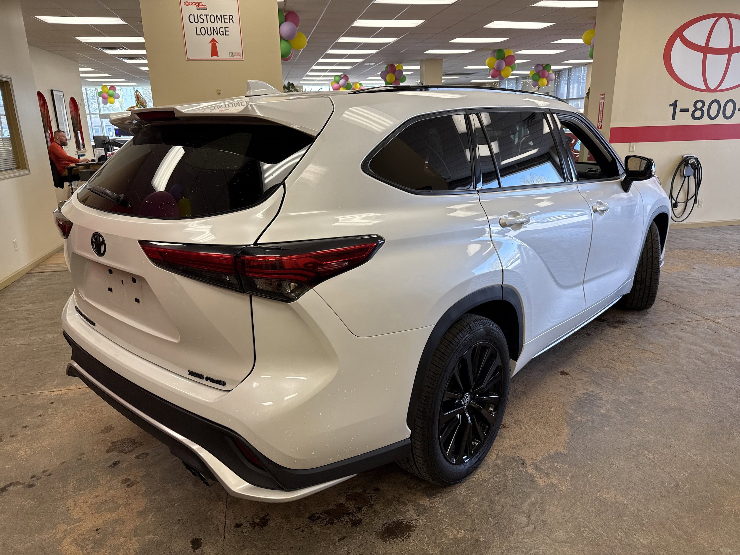 Used 2023 Toyota Highlander XSE AWD/4WD image 11