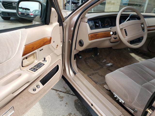 Used 1992 Ford Crown Victoria LX RWD image 10