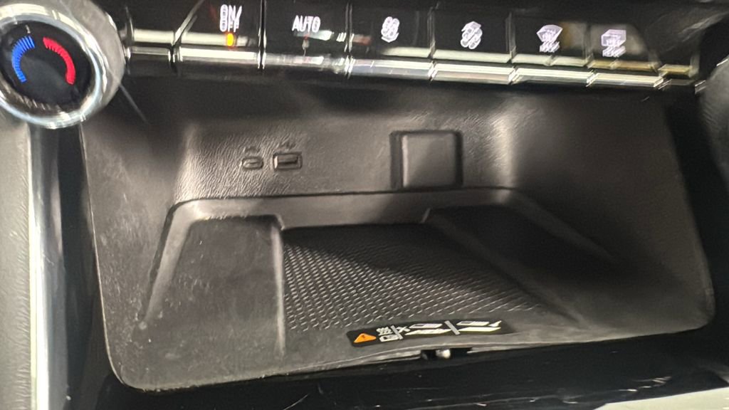 Used 2024 Chevrolet Traverse LT image 30