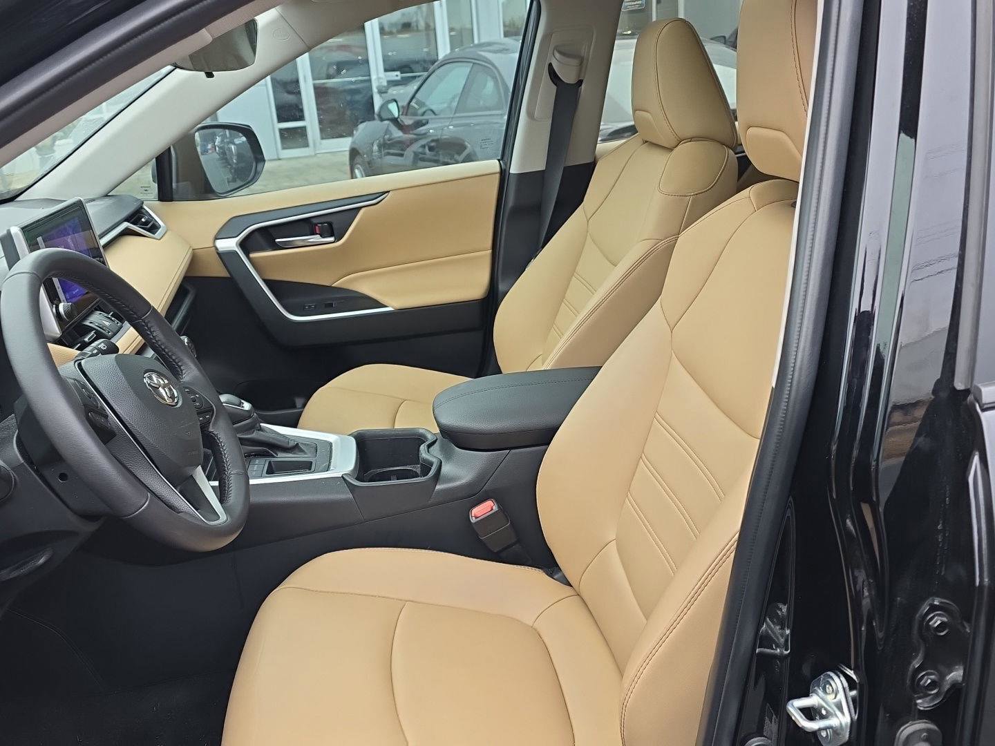 Used 2024 Toyota RAV4 XLE Premium image 13