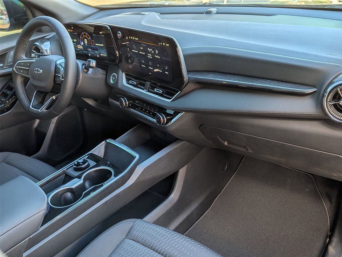 New 2026 Chevrolet Equinox LT w/ Midnight Edition FWD image 24
