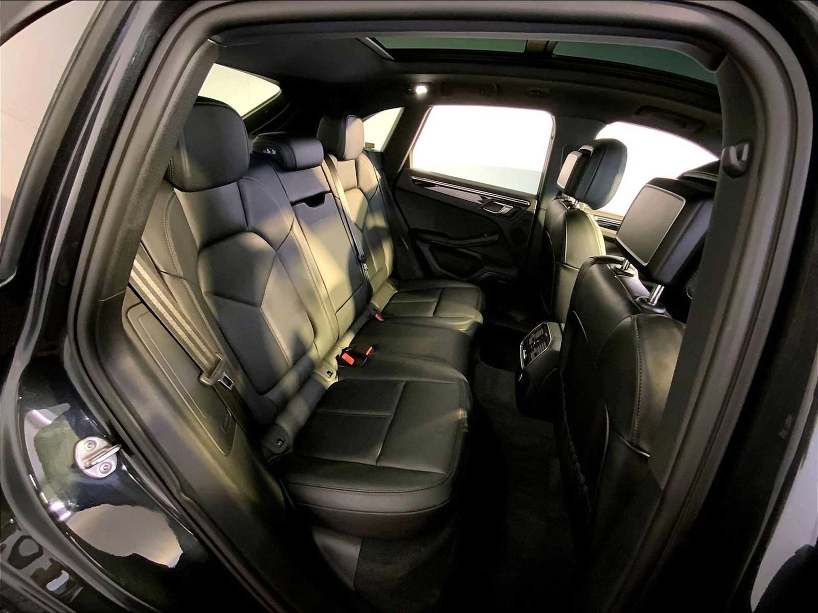 Certified 2026 Porsche Macan AWD/4WD image 23