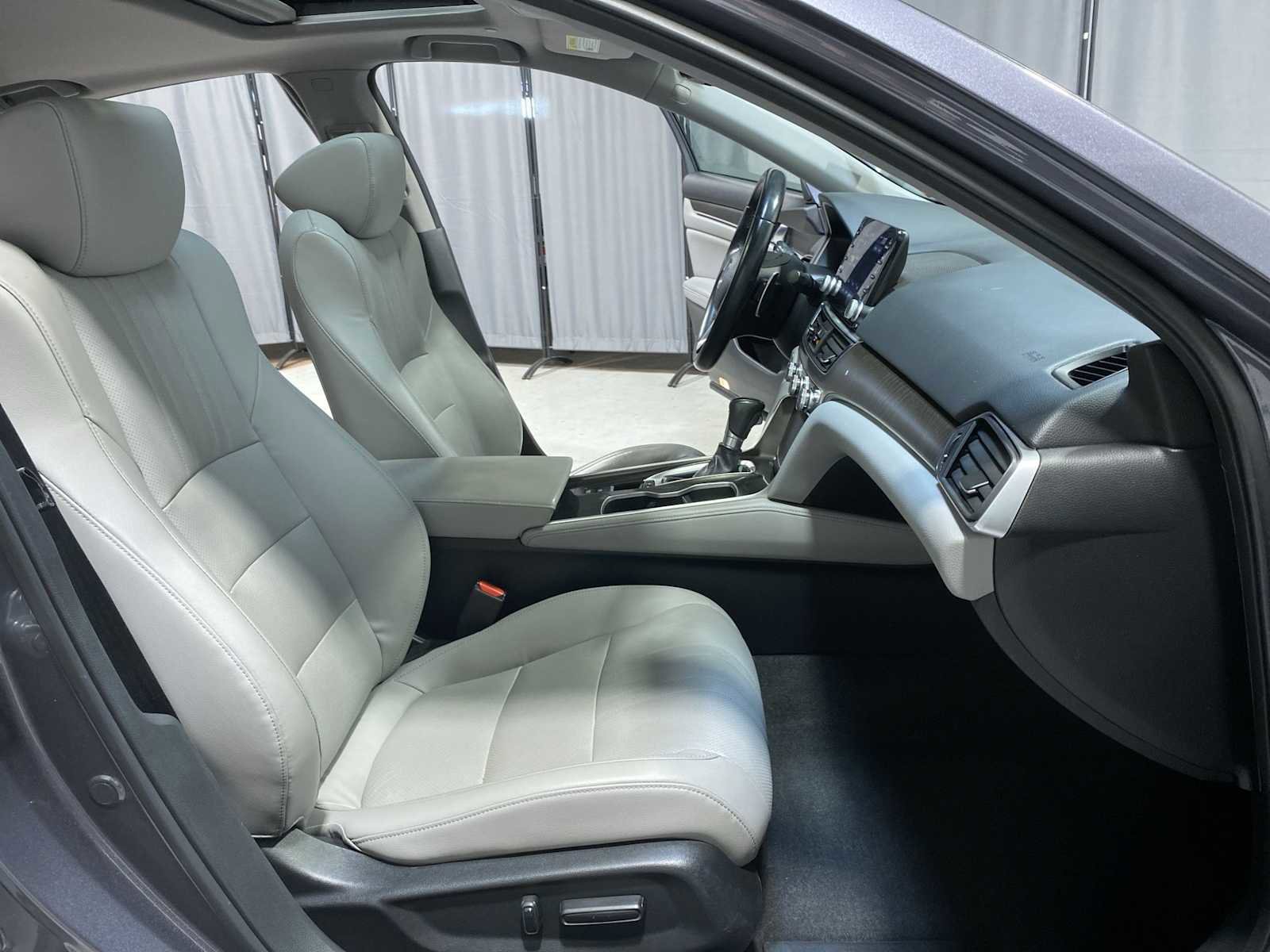 Used 2018 Honda Accord Touring image 14