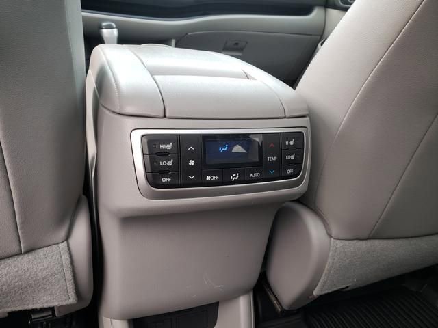 Used 2018 Toyota Highlander Limited Platinum image 12