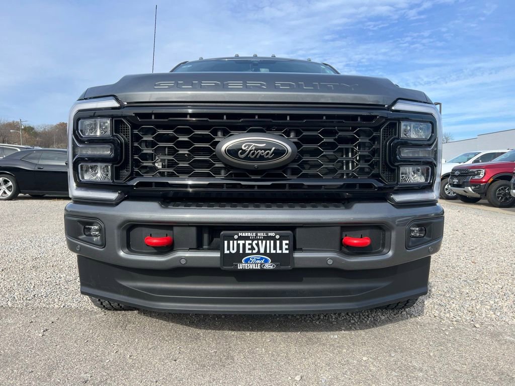 Used 2025 Ford F350 Lariat w/ Lariat Ultimate Package image 3