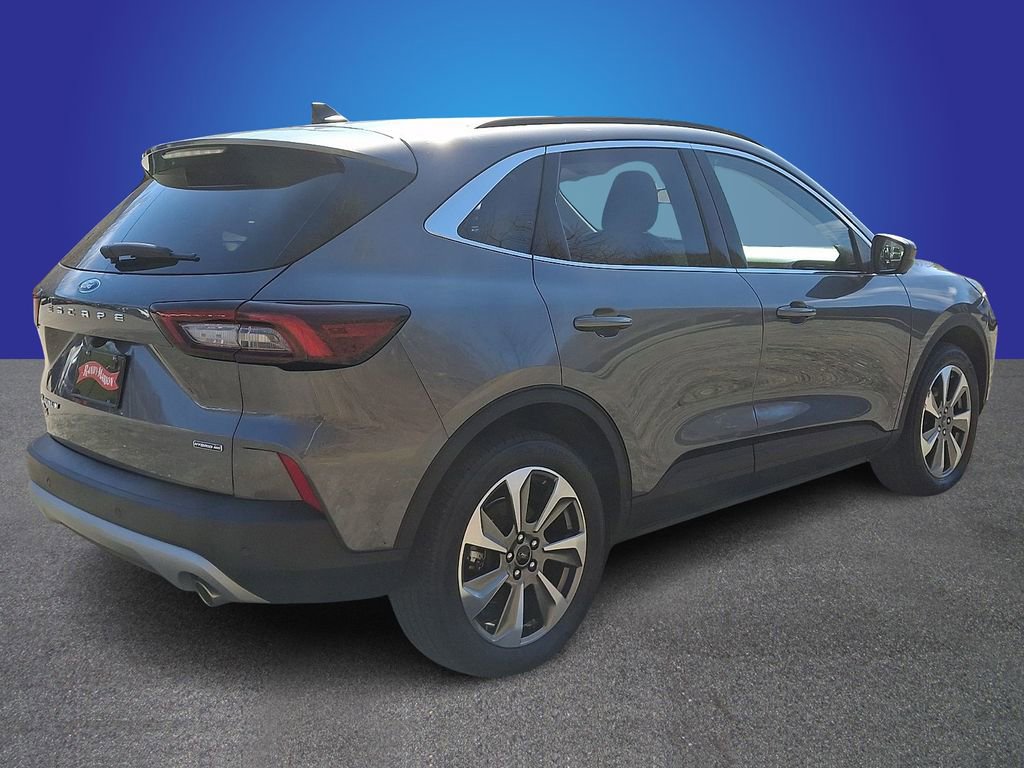 Used 2025 Ford Escape Platinum w/ Premium Technology Package image 4